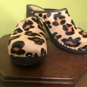 SOLD 💔 Like new Tessa Real Calf hair leopard print clogs size 6
